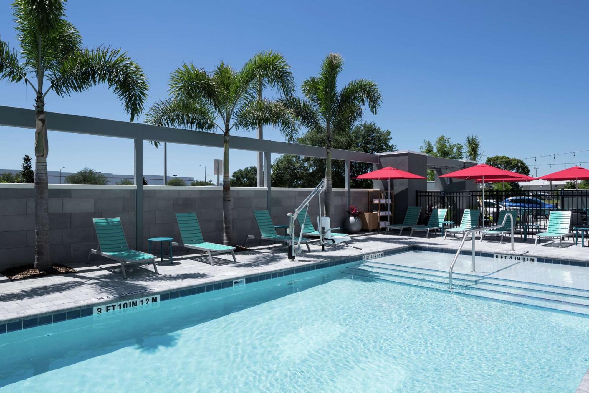 Home2 Suites By Hilton Orlando Airport Экстерьер фото